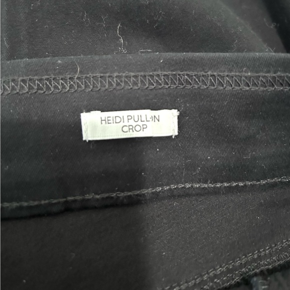 Nine West Black Pull-In Crop Jeans - Picture 5 of 8